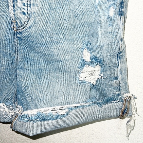 Old Navy Ski Hi Extra High Rise Button Fly Light Wash Distressed Cuffed Shorts - Picture 3 of 8